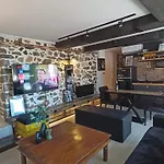 아파트 Calm Stone House Elemm 카스토리아