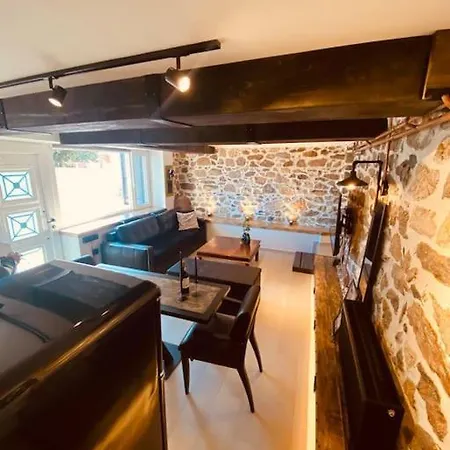 Calm Stone House Elemm Apartman