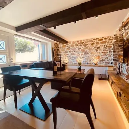 Calm Stone House Elemm Lejlighed *