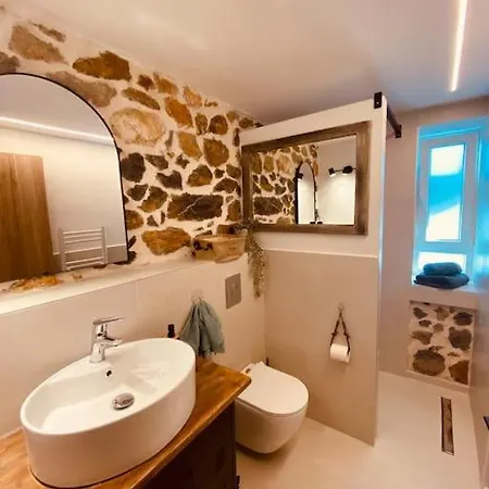 Calm Stone House Elemm Apartman *