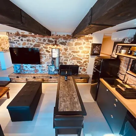 Calm Stone House Elemm カストリア