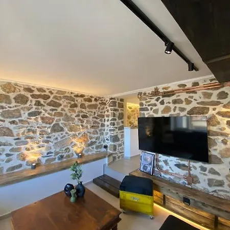Calm Stone House Elemm Apartman *