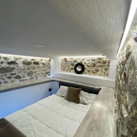 Calm Stone House Elemm Apartman