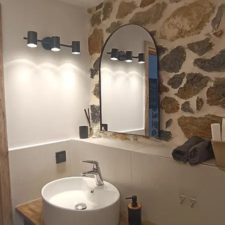 Calm Stone House Elemm Apartman