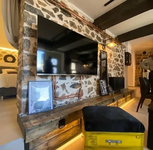 Calm Stone House Elemm Apartamento