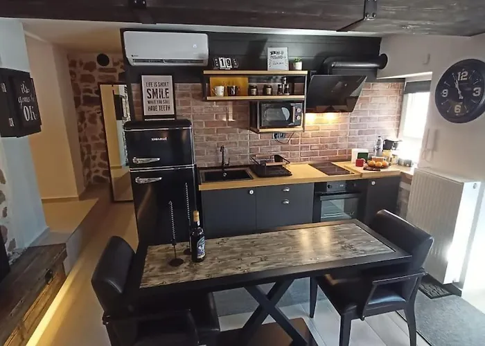 Calm Stone House Elemm Castória