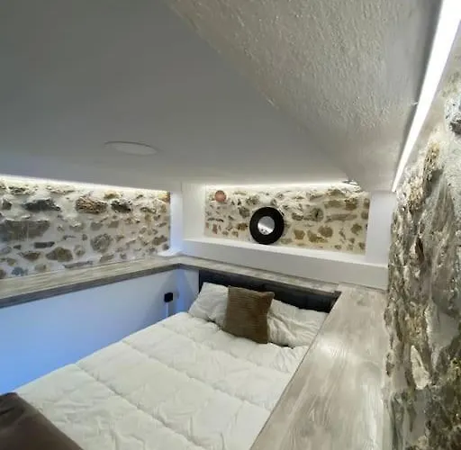 Calm Stone House Elemm Apartamento