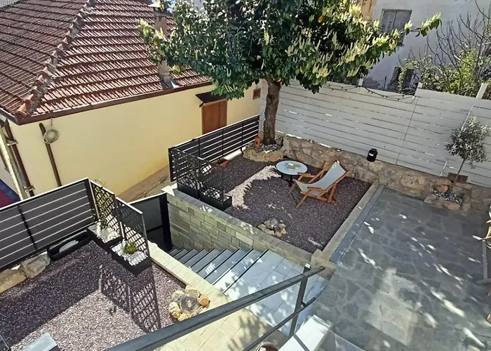 Calm Stone House Elemm شقة *