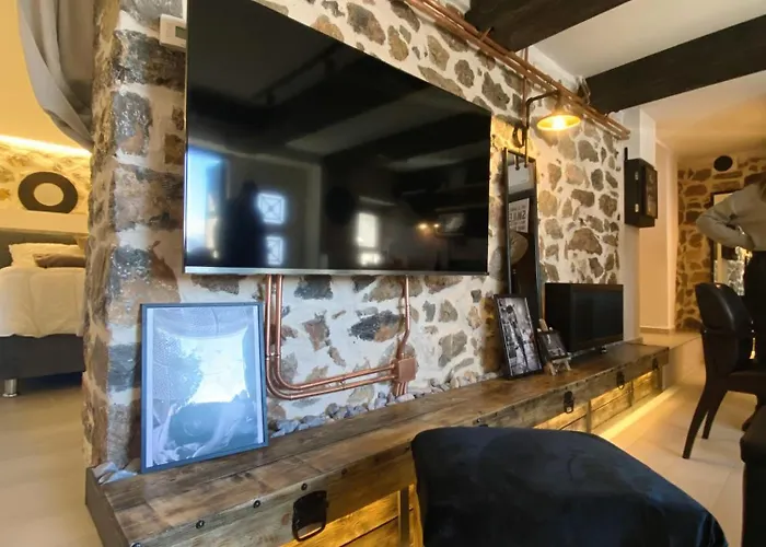 شقة Calm Stone House Elemm كاستوريا